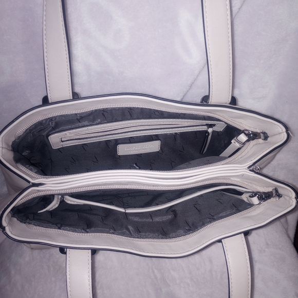 Simply Vera Vera Wang Floral Cream Shoulder Bag - Picture 7 of 7